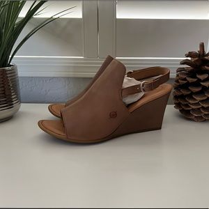 Born Leather Sandals Size 11. Worn once. Great condition. 🌸
